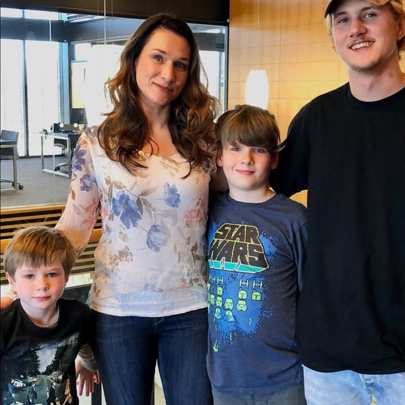 Meet your Posher, Angela - Picture 3 of 4